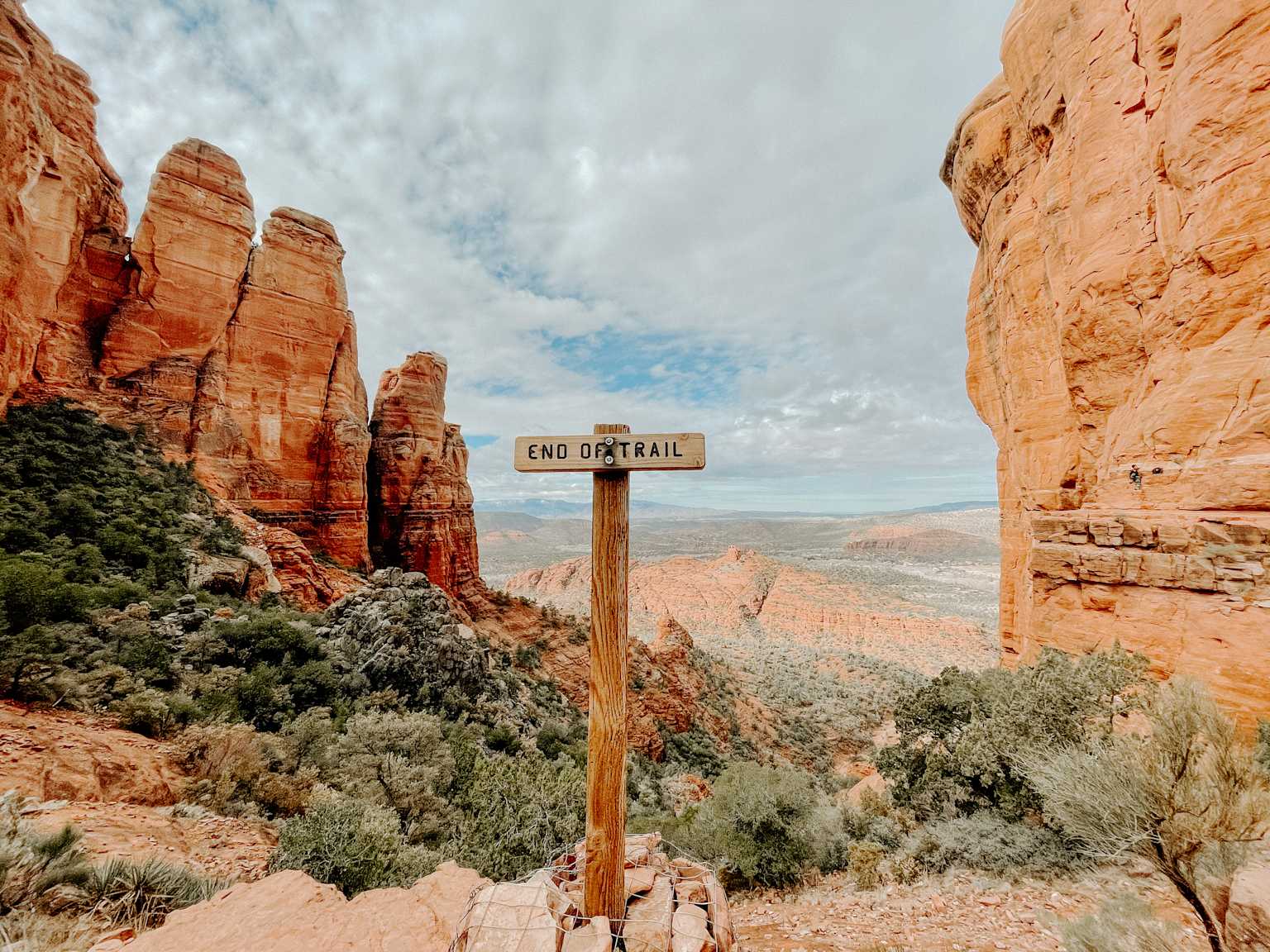 Sedona red-rock trail view